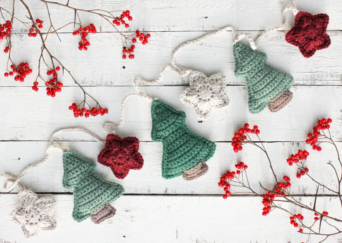 Tree And Star Crochet Christmas Garland Free Crochet Pattern - Free Printable Christmas Crochet Patterns